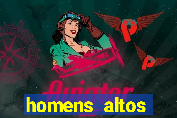 homens altos sarados pelados